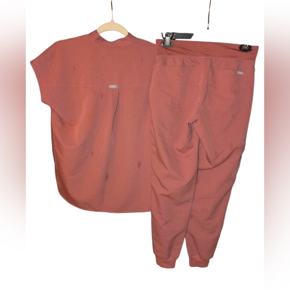 Figs limited edition breast cancer quartz scrub set xxs/Petite - Picture 3 of 4